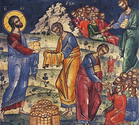 Resultado de imagem para Jesus pegou os cinco pães e dois peixes, ergueu os olhos para o céu, pronunciou a bênção, partiu os pães e ia dando aos discípulos, para que os distribuíssem.